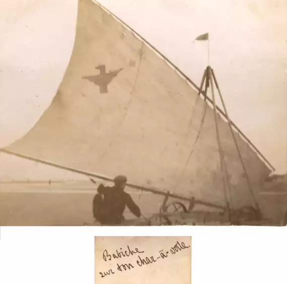 1907  - Babiche sur son char à voile -  - Geschiedenis